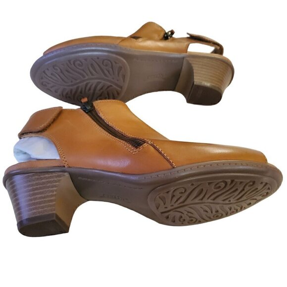 Earth Kristy Wide Brown Bootie Sandals, Peep Toe Shoes, 7.5 Wide - Picture 3 of 6